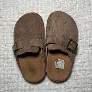 SHEIN Brown Kids Shoes with Buckle